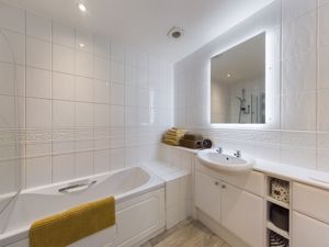 Family bathroom- click for photo gallery